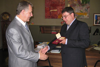 УКАЗОМ ПРЕЗИДЕНТА УКРАИНЫ В.ЮЩЕНКО Зорий ФАЙН удостоен почетного звания "ЗАСЛУЖЕННЫЙ ДЕЯТЕЛЬ ИСКУССТВ УКРАИНЫ" УКАЗОМ ПРЕЗИДЕНТА УКРАИНЫ В.ЮЩЕНКО Зорий ФАЙН удостоен почетного звания "ЗАСЛУЖЕННЫЙ ДЕЯТЕЛЬ ИСКУССТВ УКРАИНЫ"